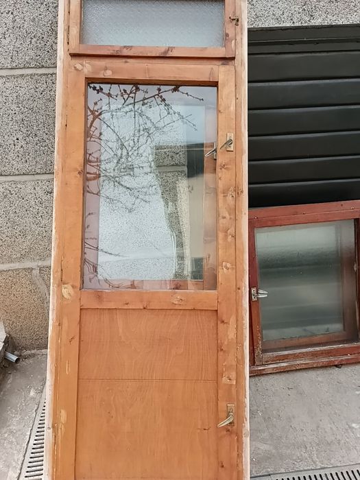Продавам дървена дограма