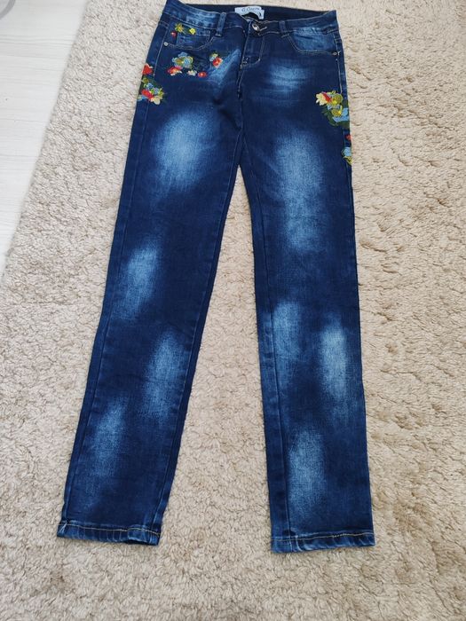 Pantaloni blugi cu broderie noi