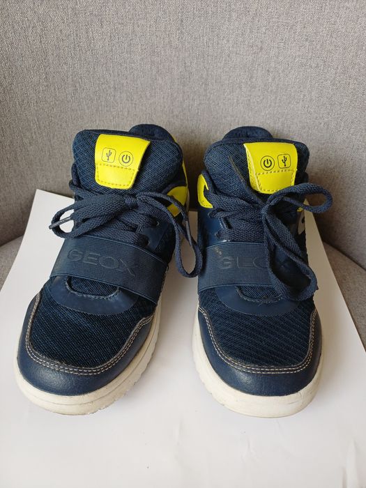 Светещи маратонки Geox