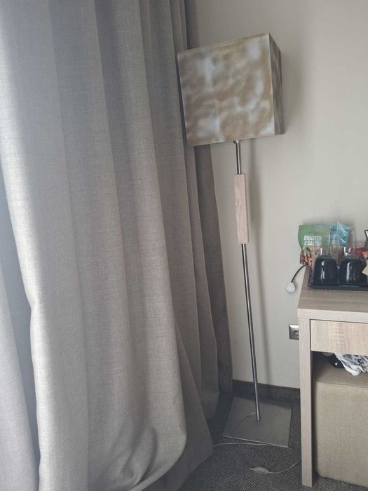 Интериорна ,нощна лампа ,която се поставя на пода .