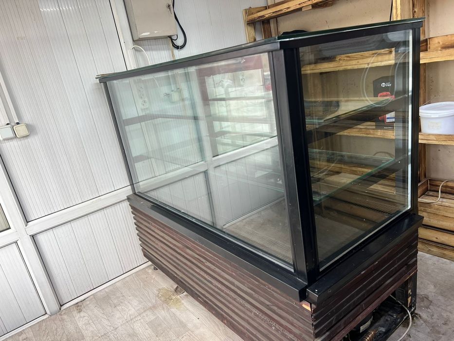 Витрина холодильник