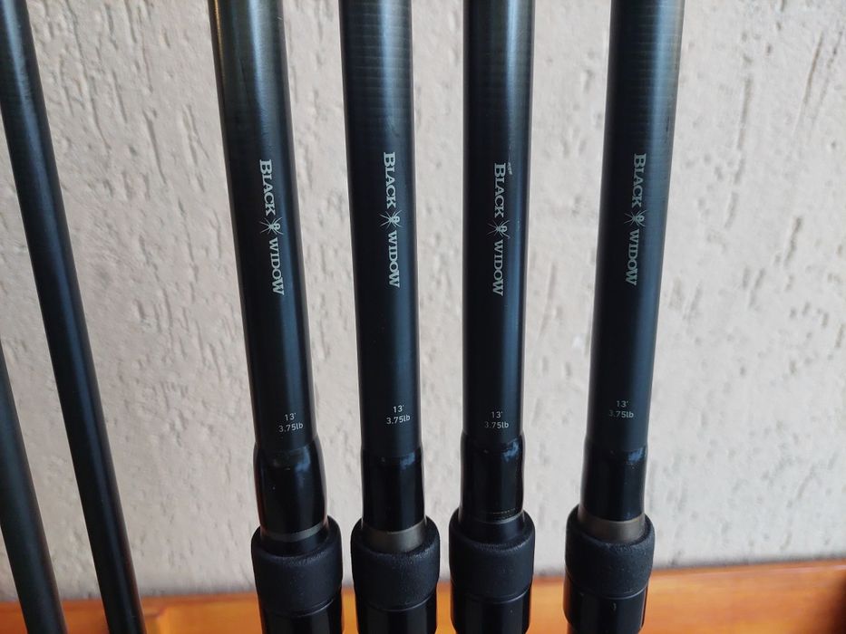Set 4 lansete crap daiwa black widow de 3.90m 3,75lb 2tronsoane