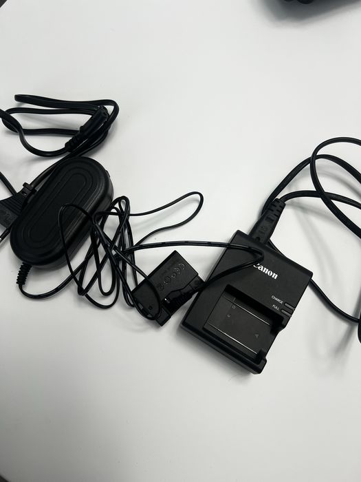 Canon 2000D + baterie externa