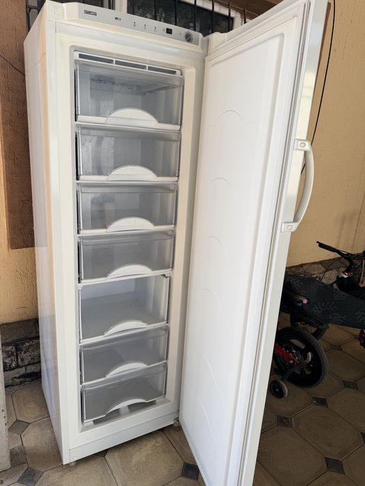 Морозильная камера вертикальная