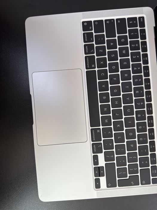 Macbook M1- изключително запазен