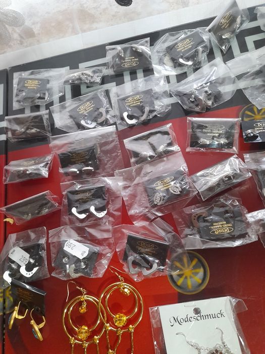 Lot 55 perechi de cercei