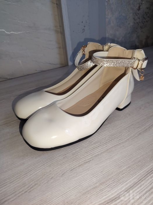 Tufli oq razmer 35