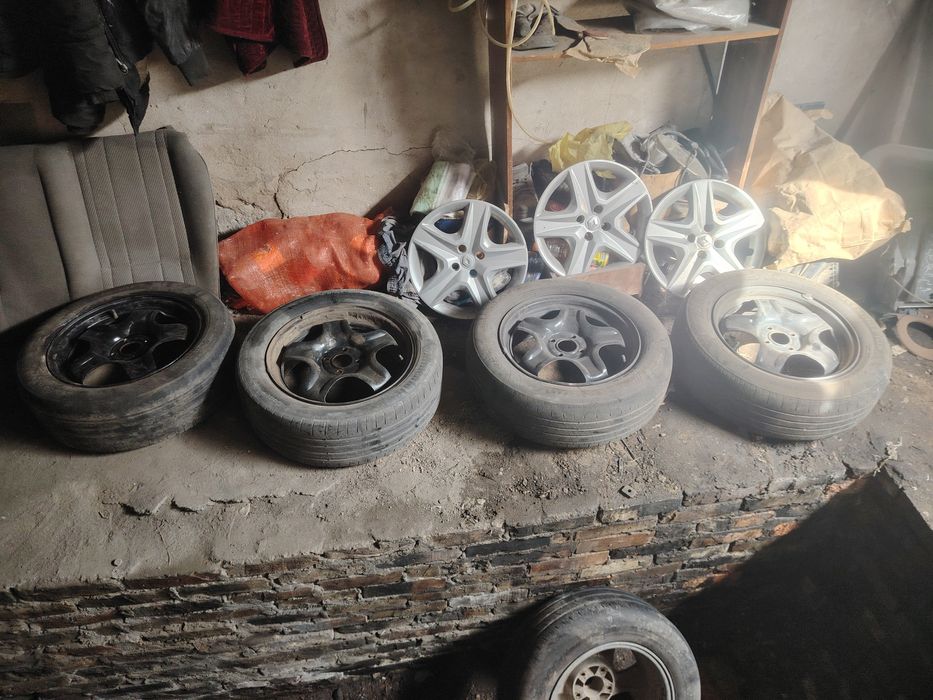 Продается летний покрышки вместо с дискамии