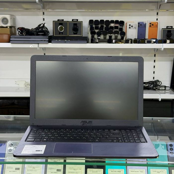 Ноутбук Asus / core i3-7 / ozu 4gb