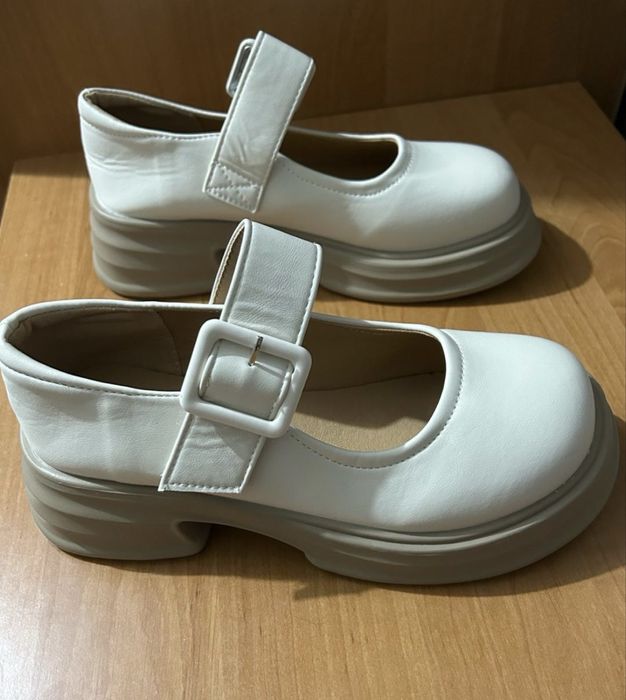 Бежевые туфли (новые)