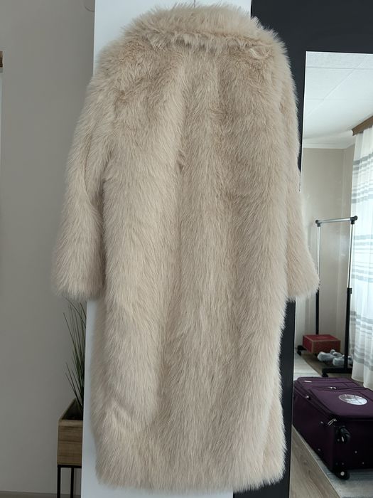 Палта с изкуствен косъм екрю