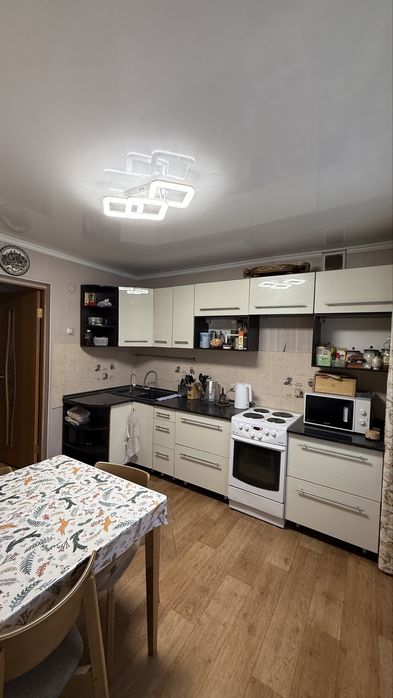 Продается пятикомнатная квартира.