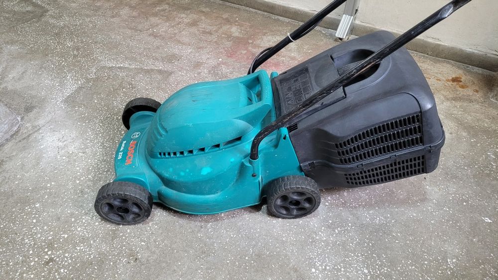 Masina de tuns gazon iarba Bosch Rotak 320
