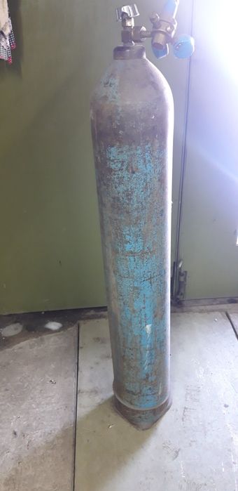 Кислородный баллон.