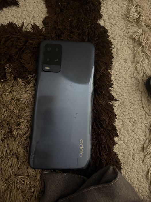 Продам oppo a54 все работает не виснит