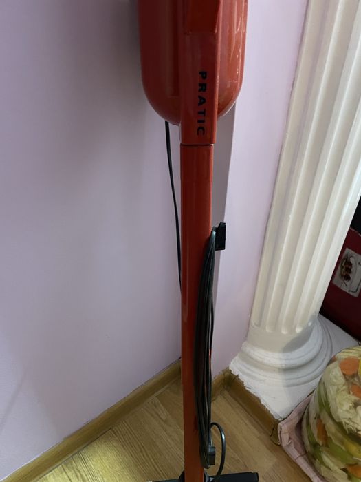 Срочно Пылесос вертикальный проводной