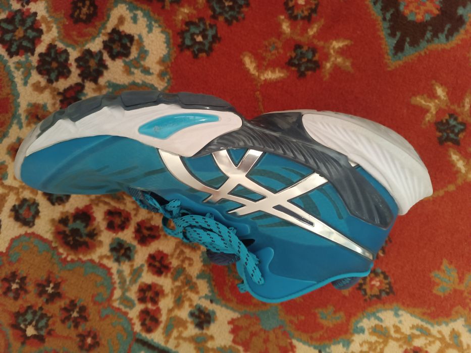 Волейбольные кроссовки