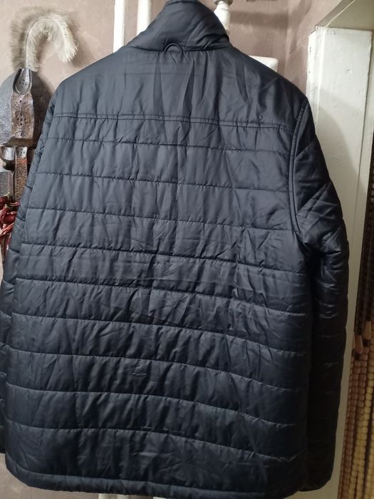 Мъжко черно яке.