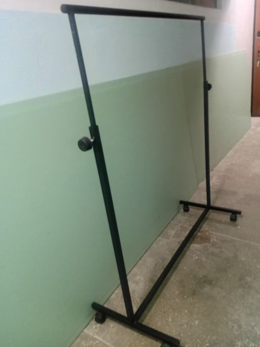 Стойка для одежды