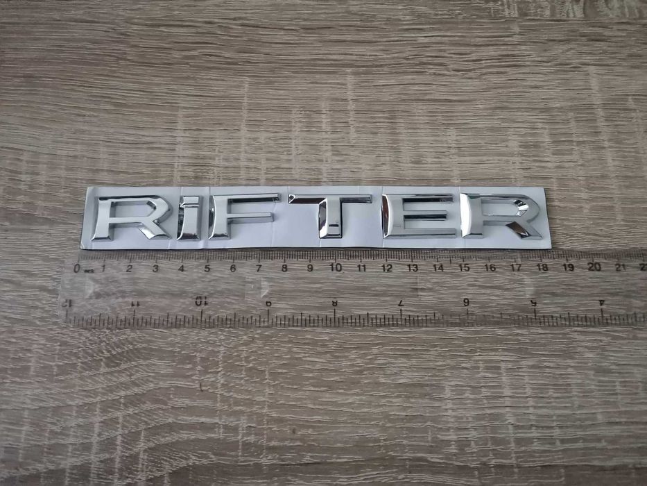 Емблема надпис лого Пежо Peugeot Rifter