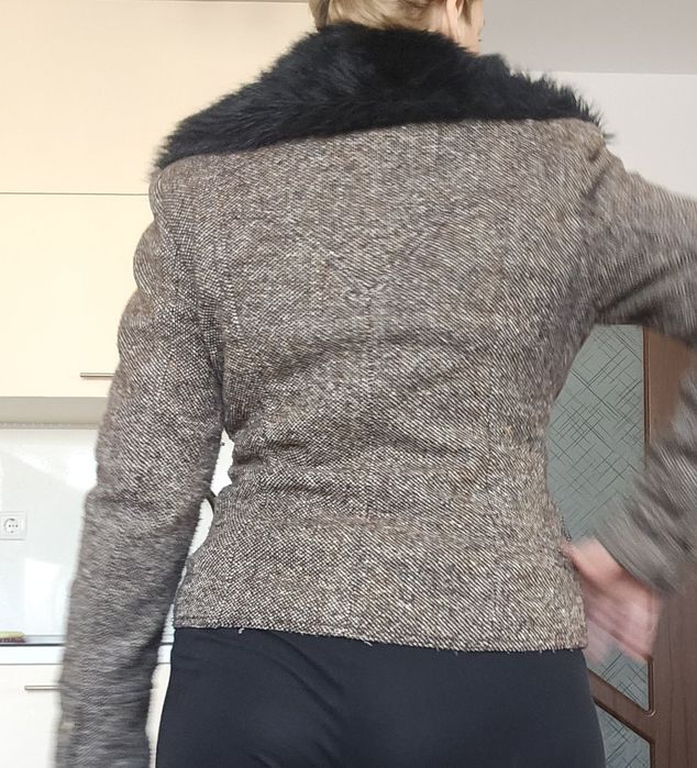 Късо вълнено зимно яке палто само с изкуствена яка стилно и топло