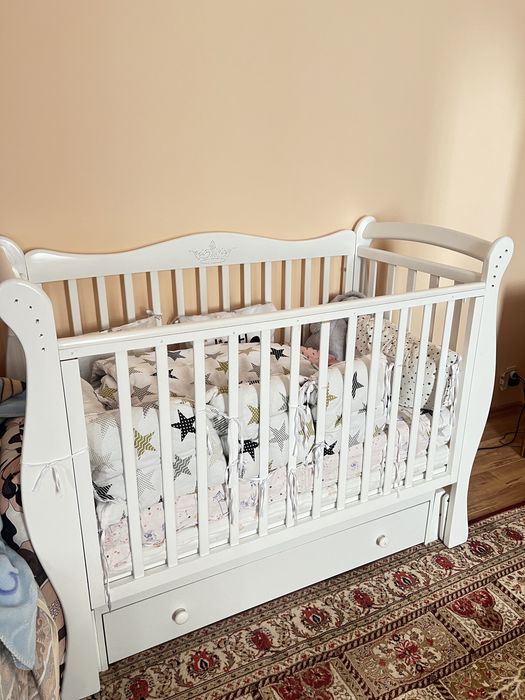 Детская кроватка + комод