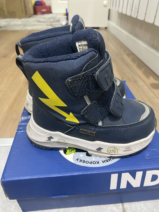 Продам детские зимние ботинки