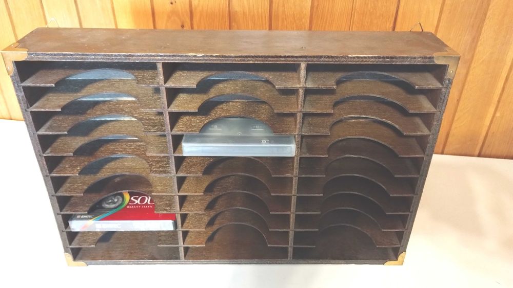 rack de lemn pt 30 casete audio , suport