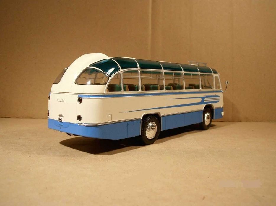 ЛАЗ 695Б Турист Комета автобус 1958 - мащаб 1:43 на Ultra Models нов