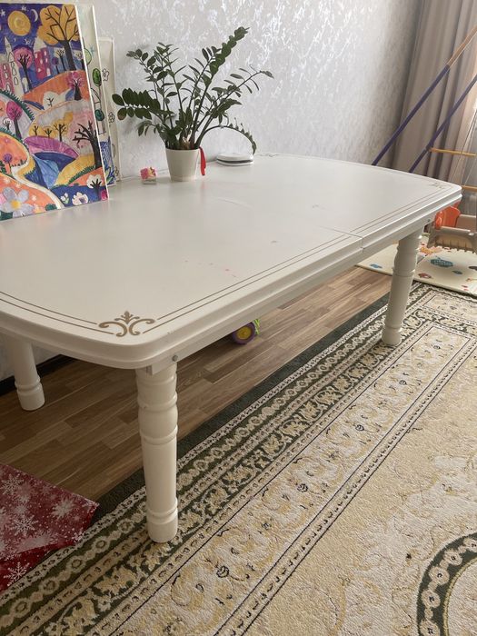 Продам стол в гостиную