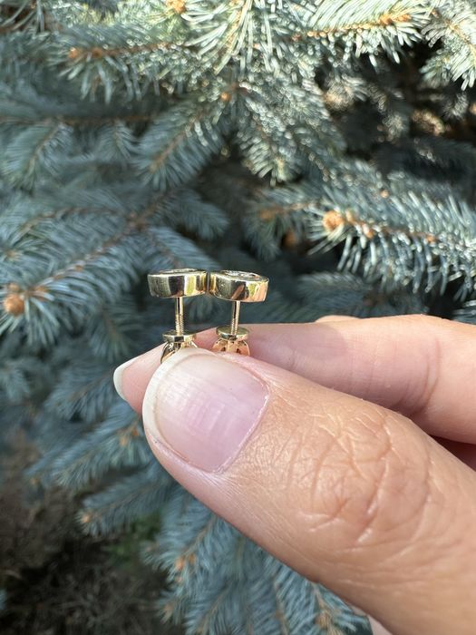 Бриллиантовые пуссеты , гвоздики