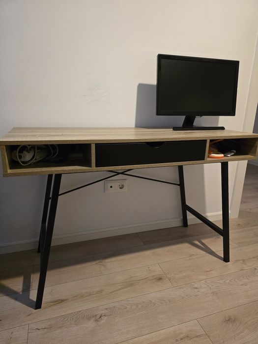Birou, scaun, monitor