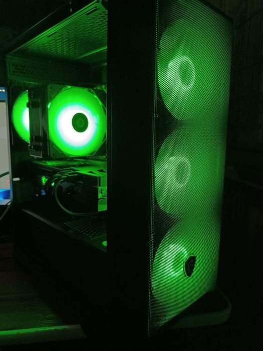 Продам игровой компьютер с i5 12400f с RTX 3060TI DDR4 16 SSD 512