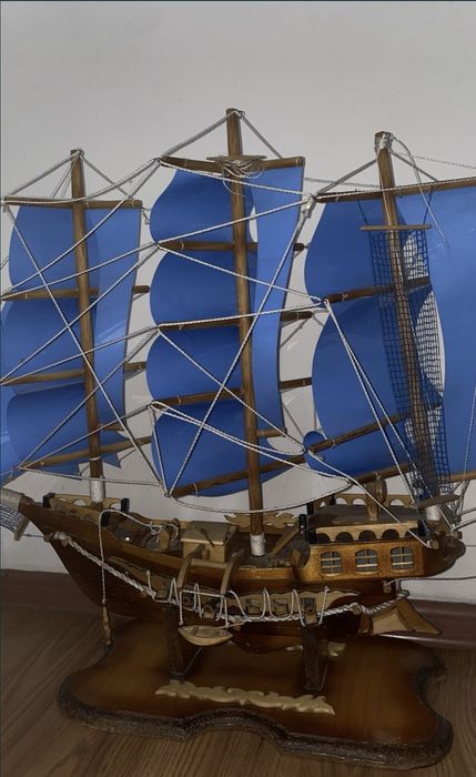 Продам модель парусного корабля