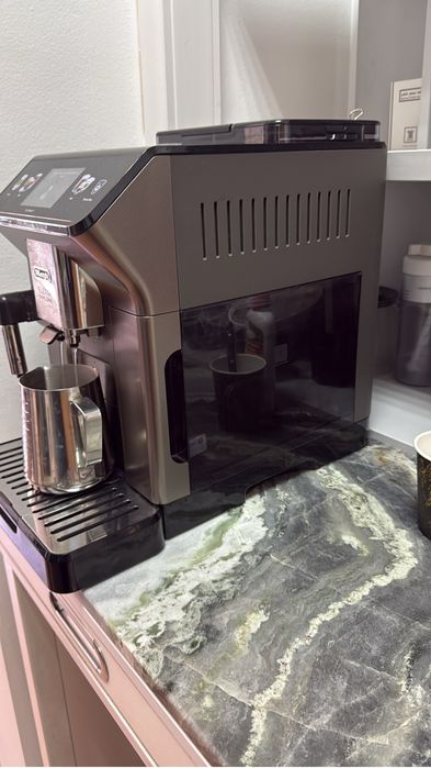 Кофемашина Delonghi Eletta explore