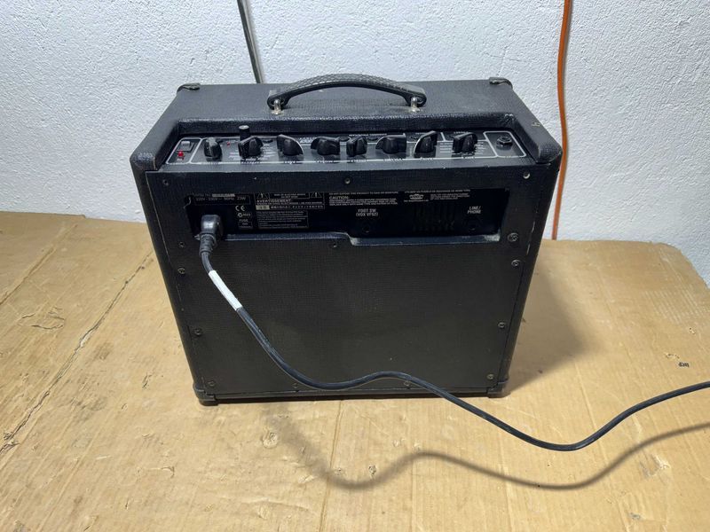 Кубе -  Vox 23 W