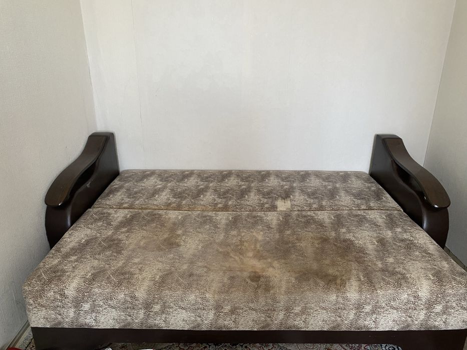 отдам диван за пакет фруктов