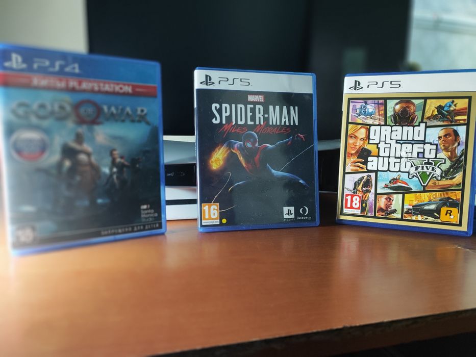 Продаю PS5 Слим + диски