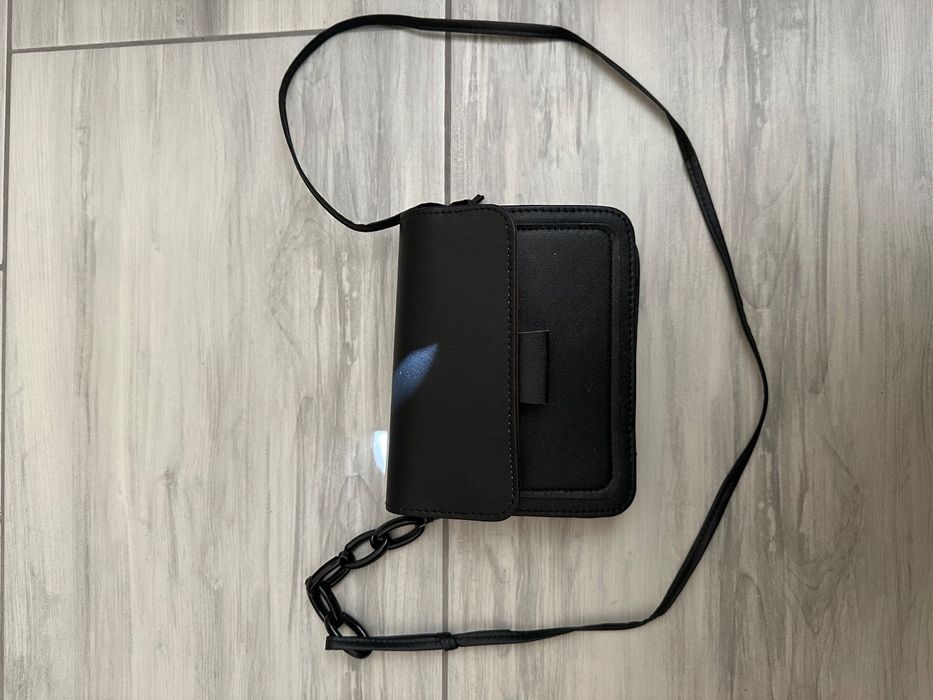 Две черни неизползвани чанти