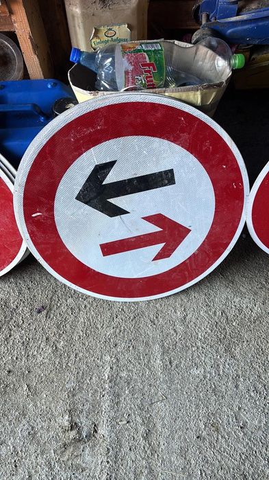Semne de circulatie pentru drum in lucru