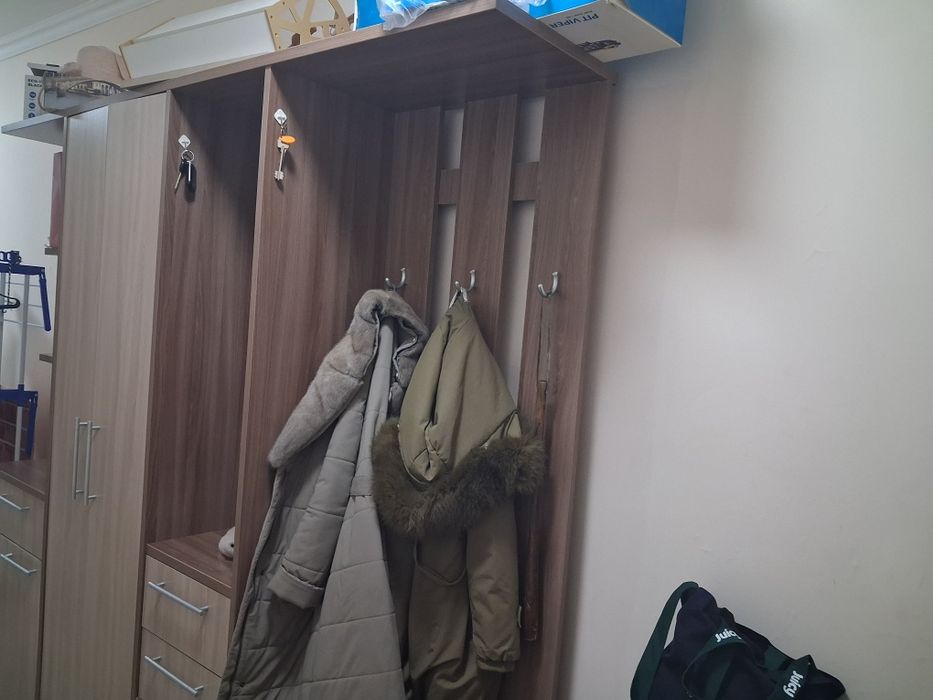 Продам прихожую срочно