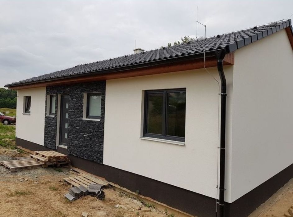 Case pe structura metalica învelite cu panouri sandwich