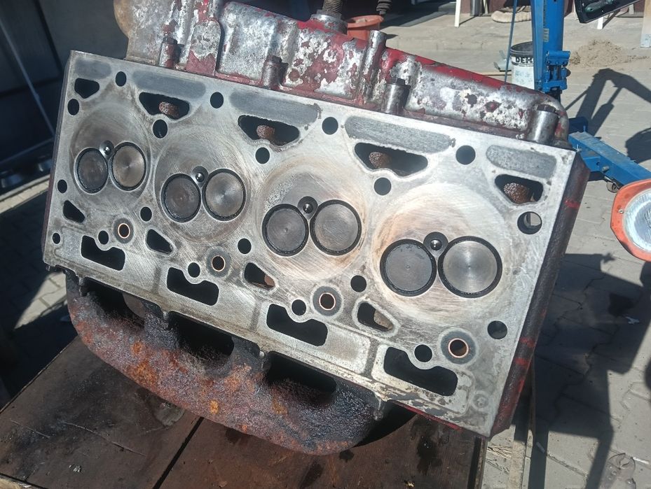 Piese international 624