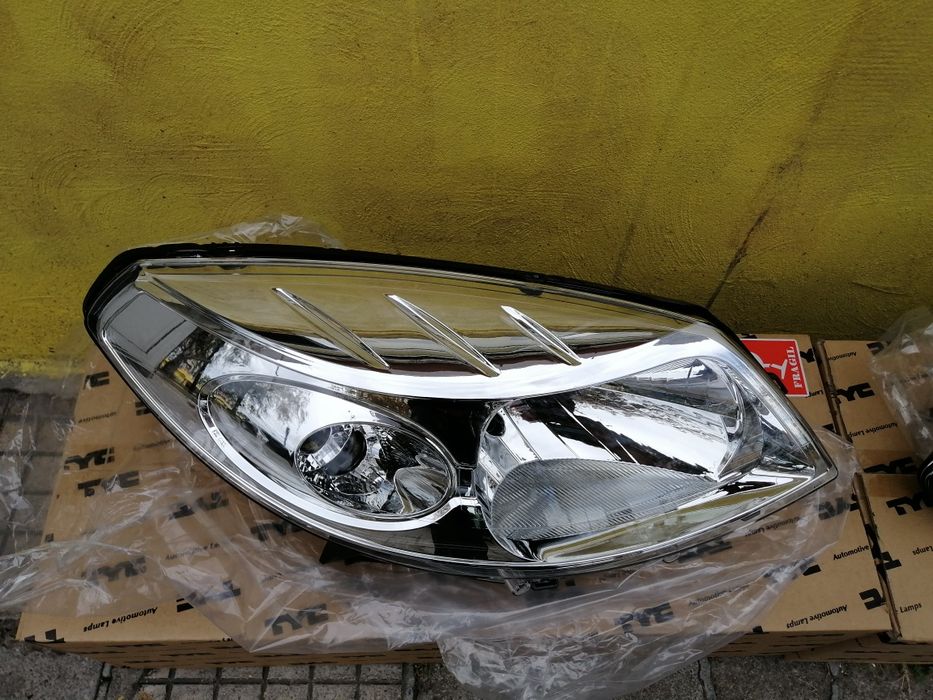 Дачия Сандеро фарове Dacia Sandero фар хром 2008 - светлини