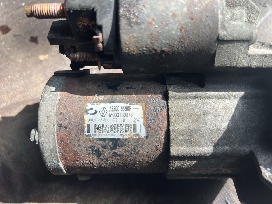 Compresor AC R9M cod 92600BB60A + alte piese motor