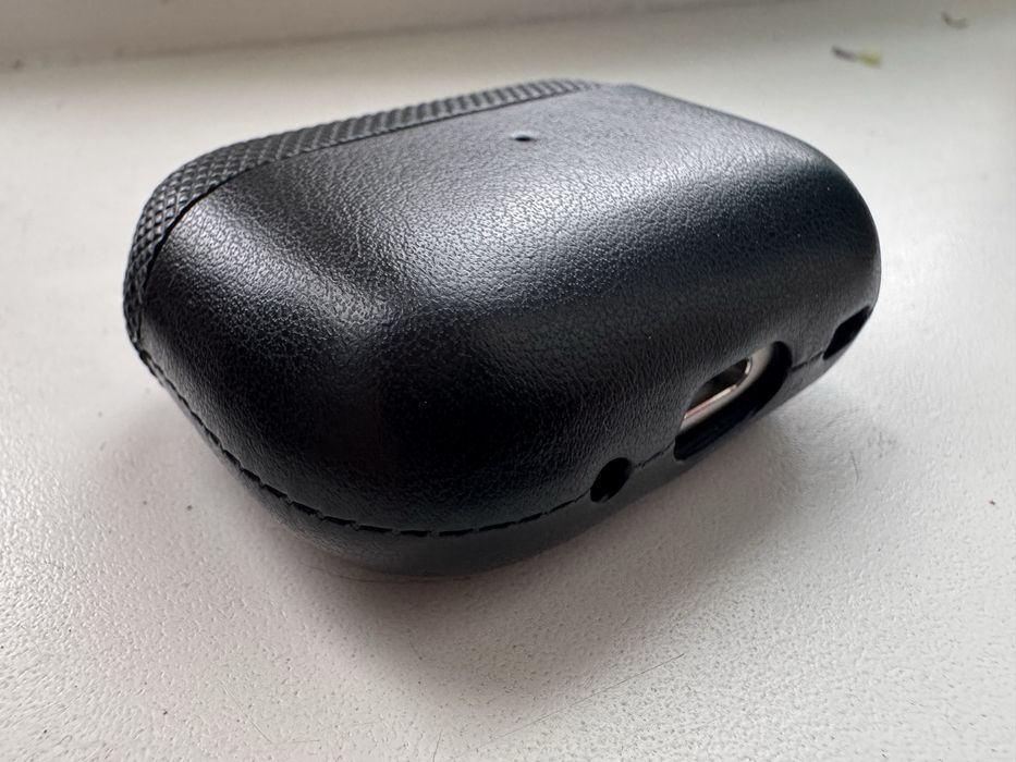 Продам кожаный чехол на airpods pro 2