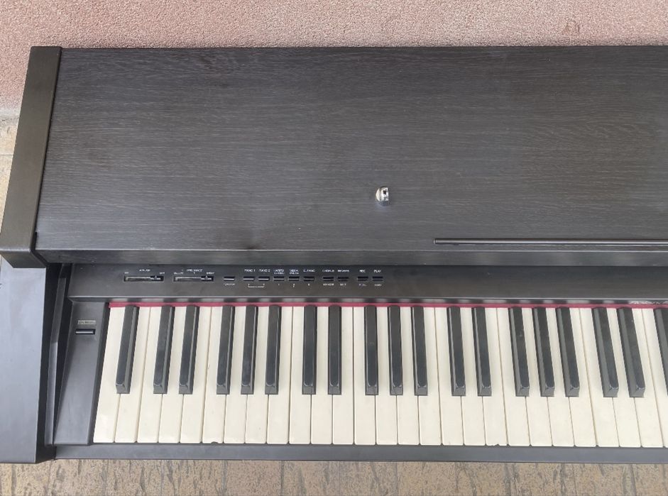 Roland HP 1700 pian digital