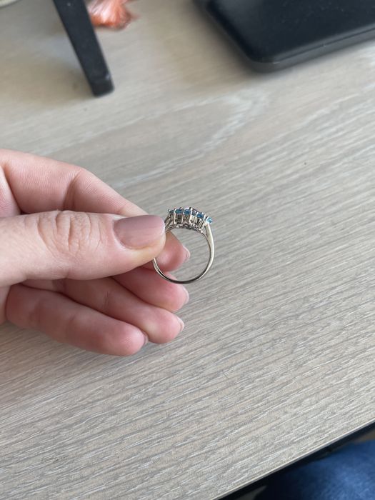 Inel aur alb 14k cu pietre topaz