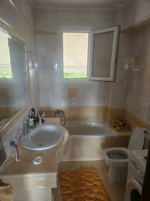 Прекрасна двуетажна къща 300 кв.м с гледка