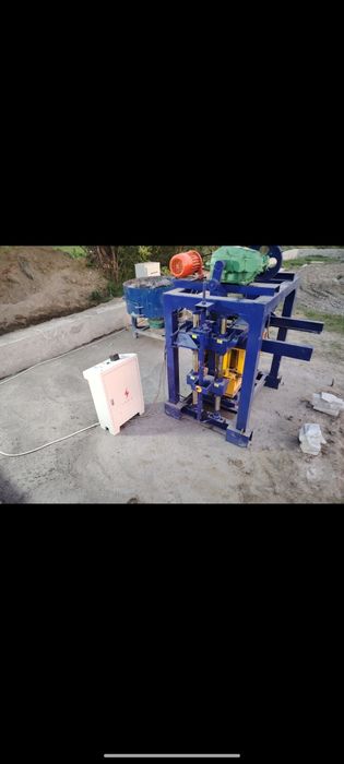 Шлакаблок аппарати сотилади